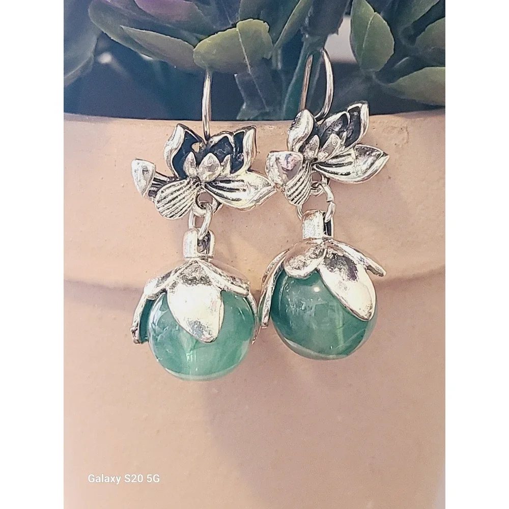 Silver Tone Lotus Flower Green Bead Drop‎ Earrings Floral Nature Dangle Hook